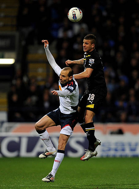 官方：热那亚租借雷恩中卫厄斯蒂高，协议含买断条款.