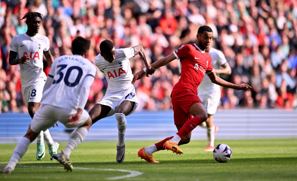 记者：萨内快离队时诺伊尔称其运气不佳证实其把握机会能力差.